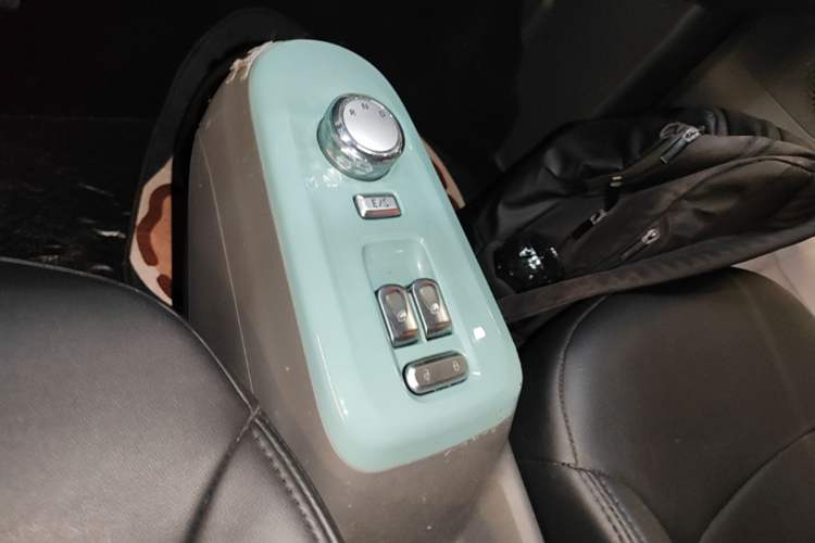 Used CHANGAN NEVO Lumin 2022 210km Sweet Edition Gear Lever