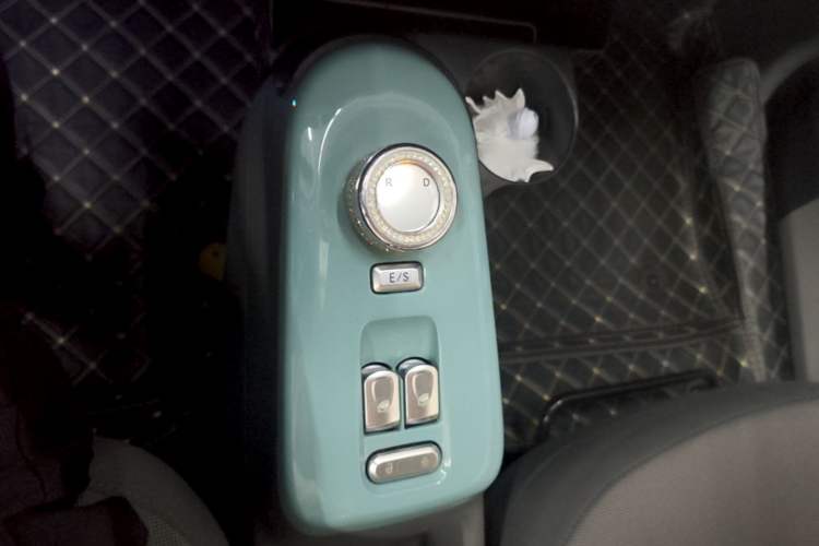 Used CHANGAN NEVO Lumin 2022 210km Sweet Edition Gear Lever
