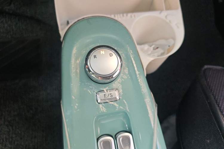 Used CHANGAN NEVO Lumin 2022 210km Sweet Edition Gear Lever