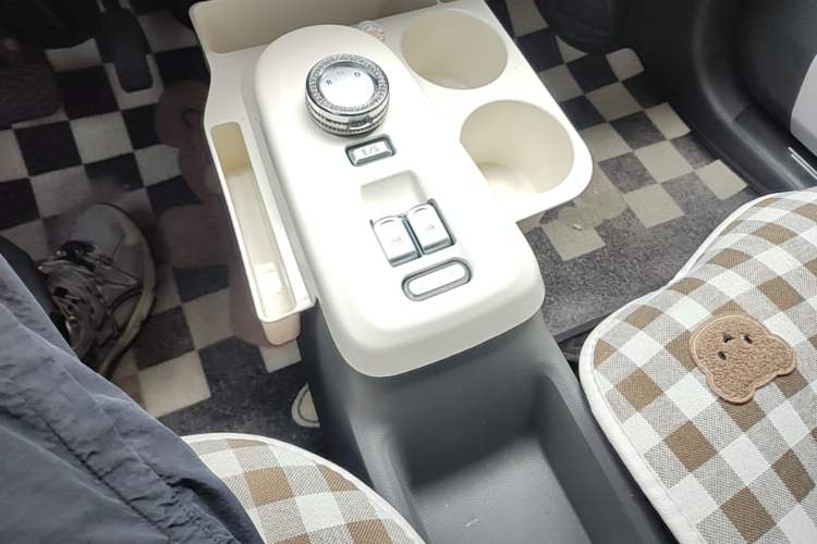 Used CHANGAN NEVO Lumin 2022 155 km – Refreshingly Sweet Edition Gear Lever