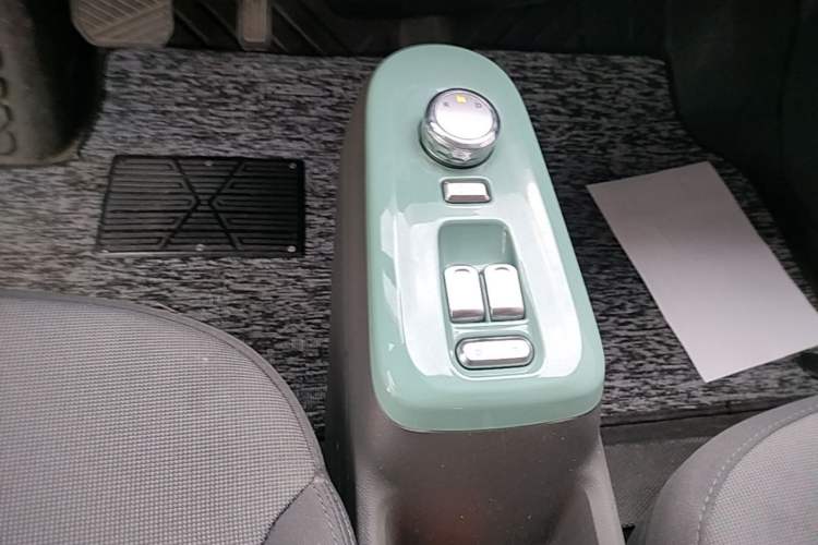 Used CHANGAN NEVO Lumin 2022 210km Sweet Edition Gear Lever