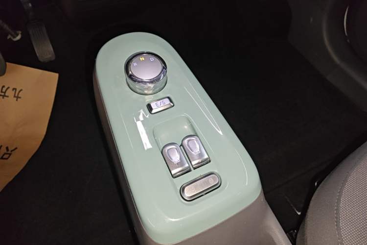 Used CHANGAN NEVO Lumin 2022 155 km – Refreshingly Sweet Edition Gear Lever