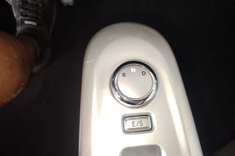 Used CHANGAN NEVO Lumin 2022 155 km – Refreshingly Sweet Edition Gear Lever