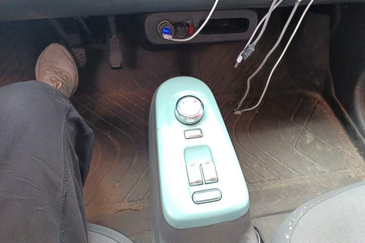 Used CHANGAN NEVO Lumin 2022 210km Sweet Edition Gear Lever