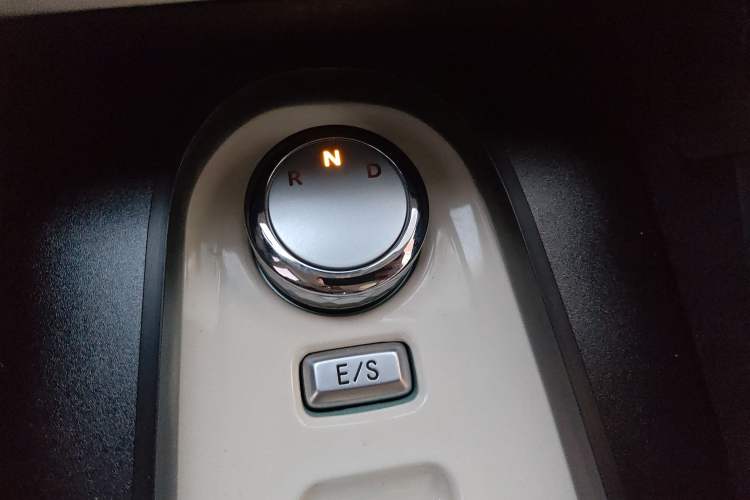 Used CHANGAN NEVO Lumin 2022 210km Sweet Edition Gear Lever