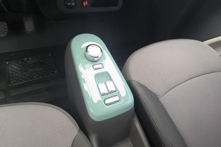Used CHANGAN NEVO Lumin 2022 210km Sweet Edition Gear Lever