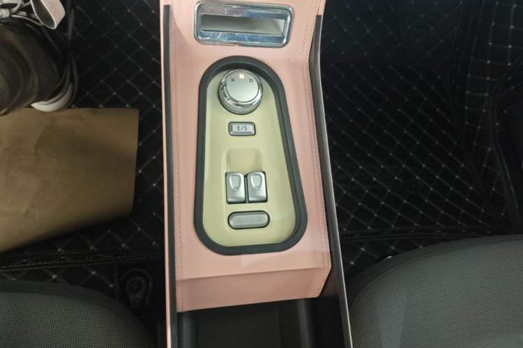 Used CHANGAN NEVO Lumin 2022 155 km – Refreshingly Sweet Edition Gear Lever