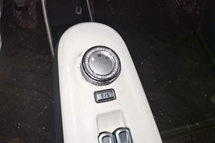 Used CHANGAN NEVO Lumin 2022 155 km – Refreshingly Sweet Edition Gear Lever