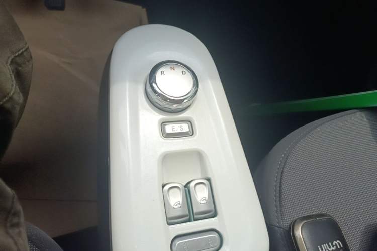 Used CHANGAN NEVO Lumin 2022 210km Sweet Edition Gear Lever