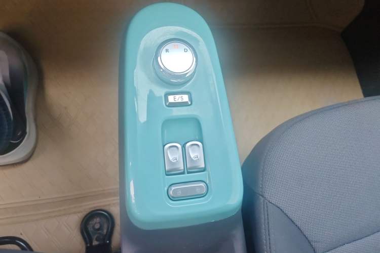 Used CHANGAN NEVO Lumin 2022 155 km – Refreshingly Sweet Edition Gear Lever