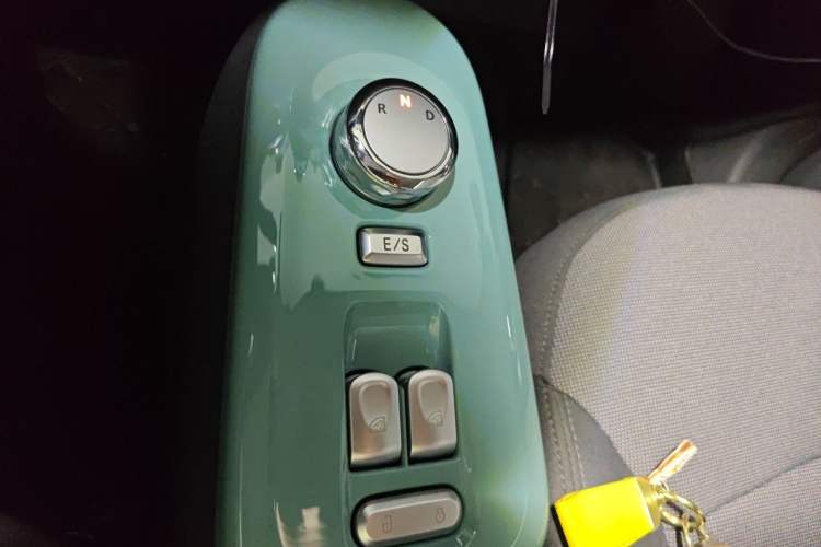 Used CHANGAN NEVO Lumin 2022 210km Sweet Edition Gear Lever