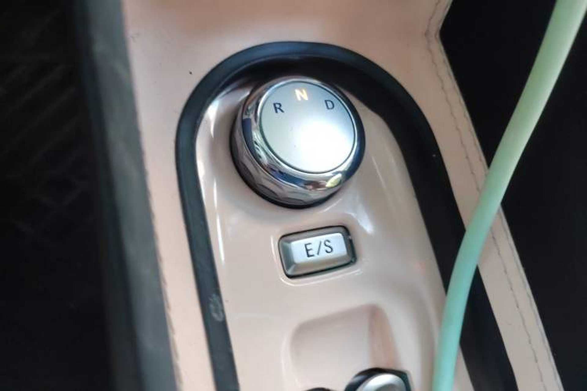 Used CHANGAN NEVO Lumin 2022 155 km – Refreshingly Sweet Edition Gear Lever