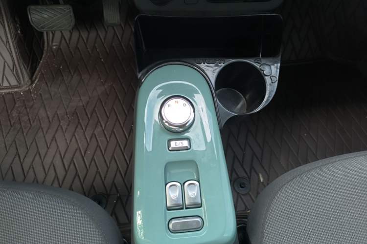 Used CHANGAN NEVO Lumin 2022 155 km – Refreshingly Sweet Edition Gear Lever