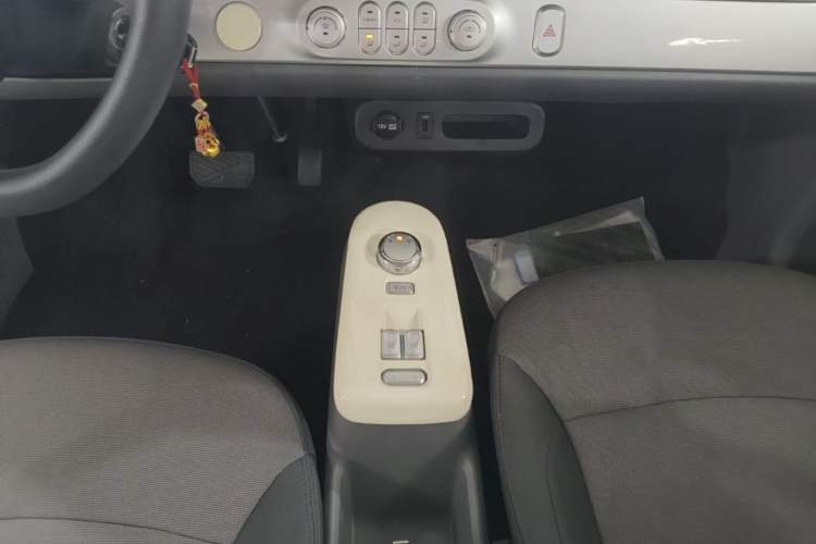 Used CHANGAN NEVO Lumin 2022 210km Sweet Edition Gear Lever