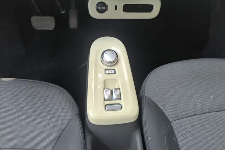 Used CHANGAN NEVO Lumin 2022 210km Sweet Edition Gear Lever