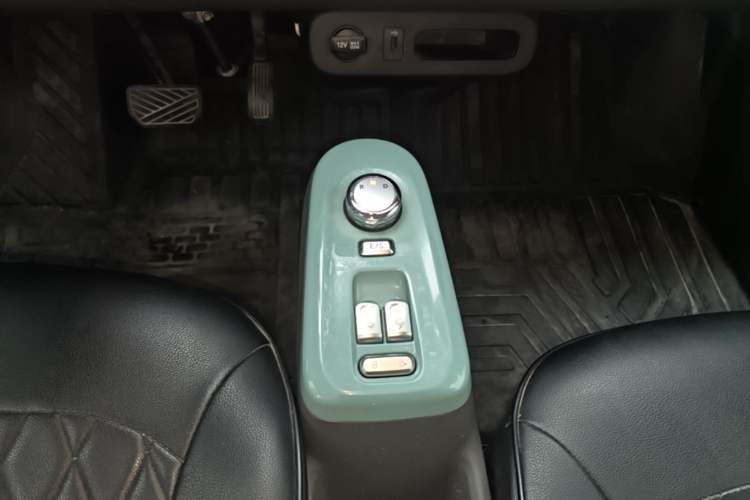Used CHANGAN NEVO Lumin 2022 210km Sweet Edition Gear Lever