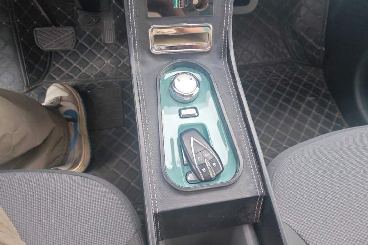 Used CHANGAN NEVO Lumin 2022 210km Sweet Edition Gear Lever