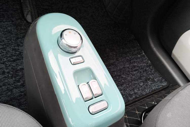 Used CHANGAN NEVO Lumin 2022 155 km – Refreshingly Sweet Edition Gear Lever