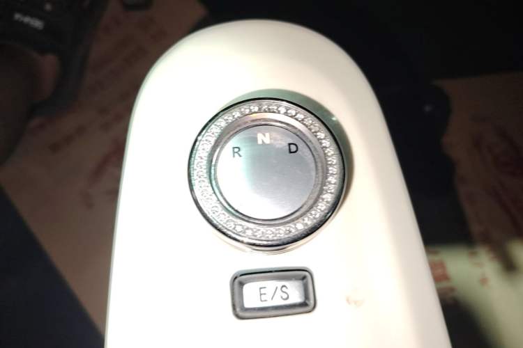 Used CHANGAN NEVO Lumin 2022 155 km – Refreshingly Sweet Edition Gear Lever