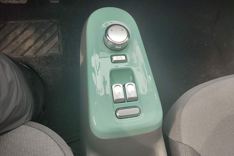 Used CHANGAN NEVO Lumin 2022 155 km – Refreshingly Sweet Edition Gear Lever