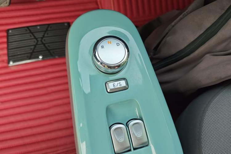 Used CHANGAN NEVO Lumin 2022 155 km – Refreshingly Sweet Edition Gear Lever