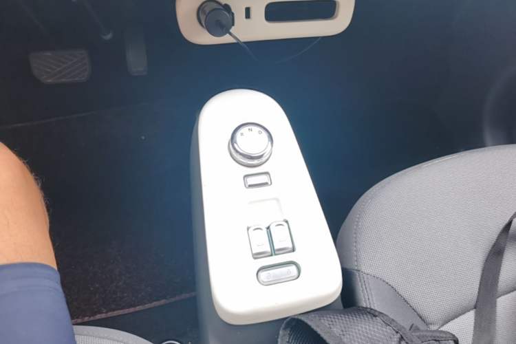 Used CHANGAN NEVO Lumin 2022 155 km – Refreshingly Sweet Edition Gear Lever