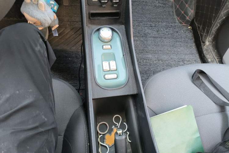 Used CHANGAN NEVO Lumin 2022 155 km – Refreshingly Sweet Edition Gear Lever