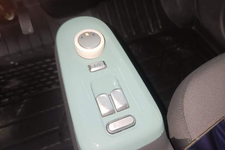 Used CHANGAN NEVO Lumin 2022 155 km – Refreshingly Sweet Edition Gear Lever