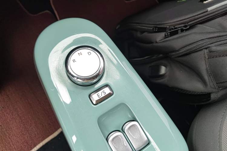 Used CHANGAN NEVO Lumin 2022 210km Sweet Edition Gear Lever
