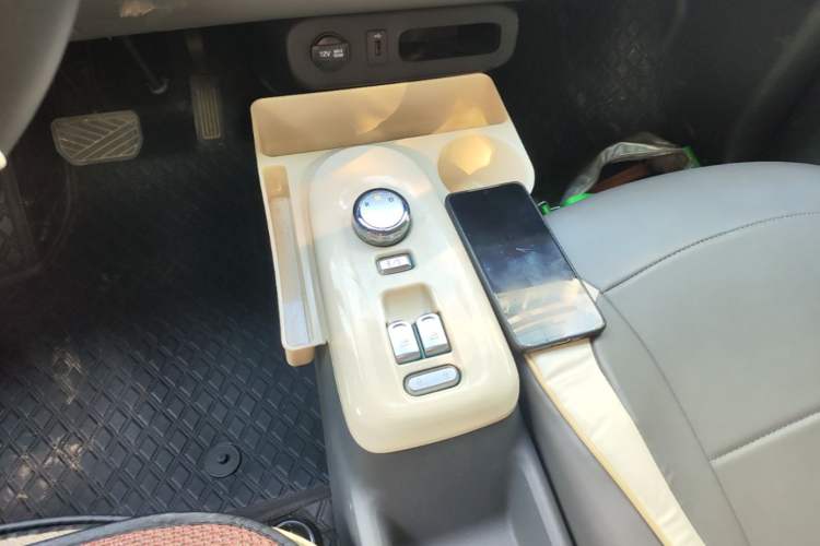 Used CHANGAN NEVO Lumin 2022 155 km – Refreshingly Sweet Edition Gear Lever