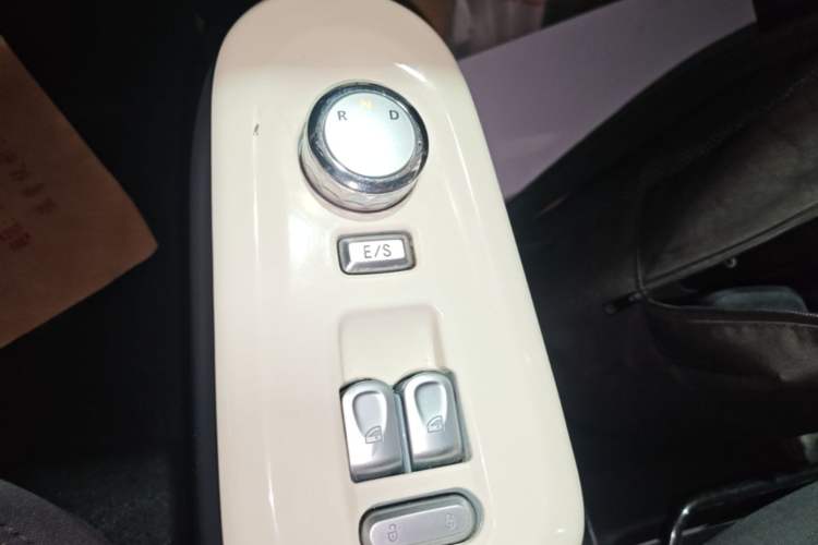 Used CHANGAN NEVO Lumin 2022 155 km – Refreshingly Sweet Edition Gear Lever