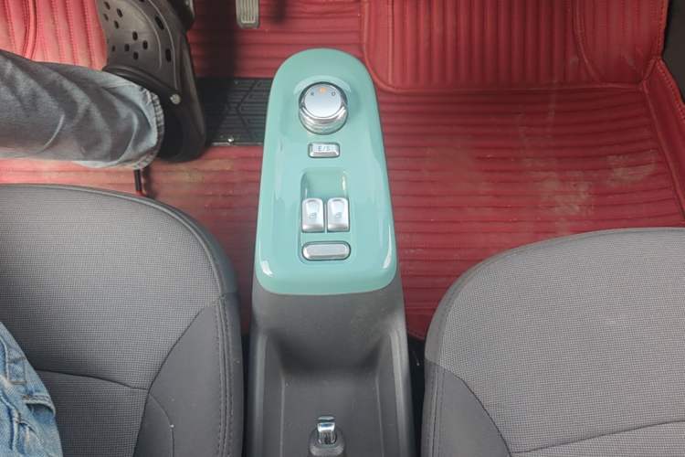 Used CHANGAN NEVO Lumin 2022 155 km – Refreshingly Sweet Edition Gear Lever