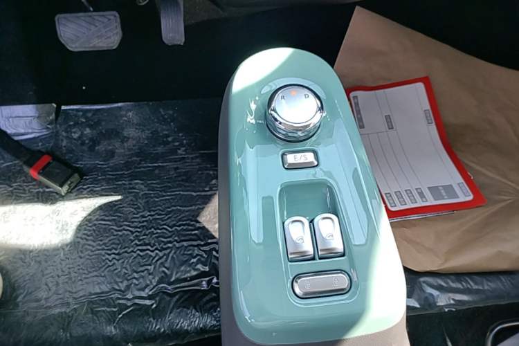 Used CHANGAN NEVO Lumin 2022 210km Sweet Edition Gear Lever