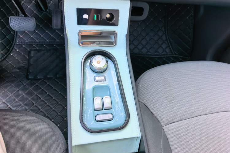 Used CHANGAN NEVO Lumin 2022 155 km – Refreshingly Sweet Edition Gear Lever