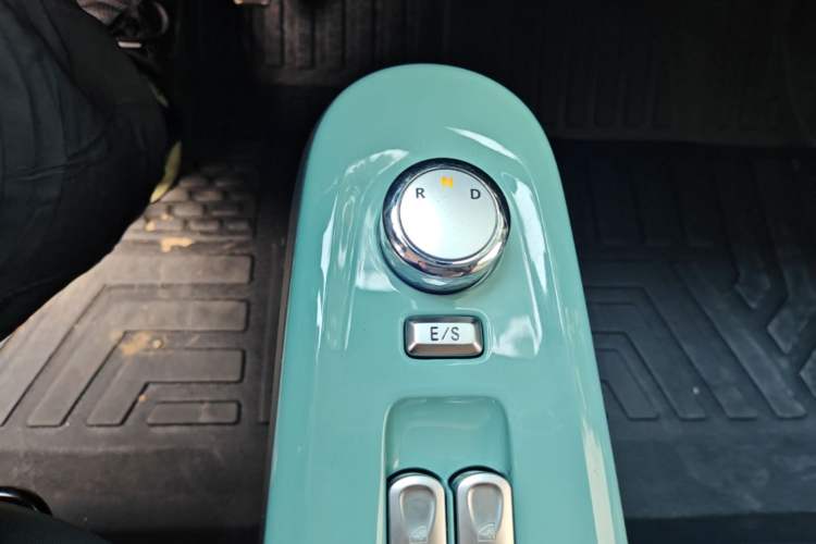 Used CHANGAN NEVO Lumin 2022 155 km – Refreshingly Sweet Edition Gear Lever