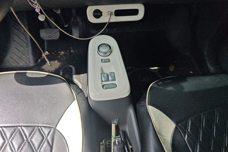 Used CHANGAN NEVO Lumin 2022 155 km – Refreshingly Sweet Edition Gear Lever