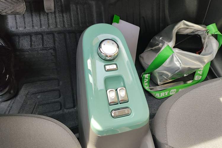 Used CHANGAN NEVO Lumin 2022 210km Sweet Edition Gear Lever