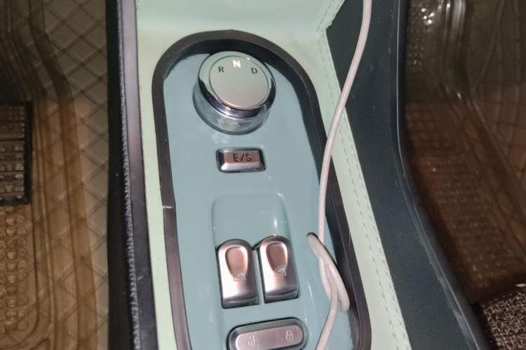 Used CHANGAN NEVO Lumin 2022 210km Sweet Edition Gear Lever