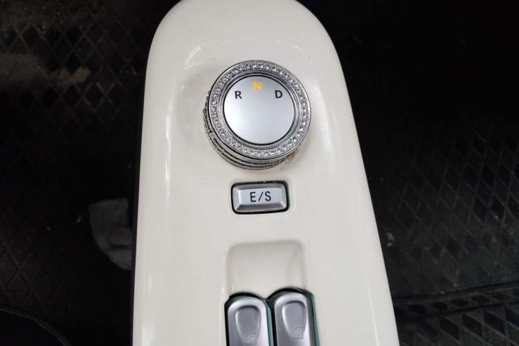 Used CHANGAN NEVO Lumin 2022 155 km – Refreshingly Sweet Edition Gear Lever