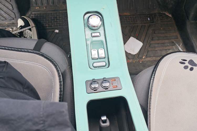 Used CHANGAN NEVO Lumin 2022 155 km – Refreshingly Sweet Edition Gear Lever
