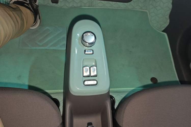 Used CHANGAN NEVO Lumin 2022 155 km – Refreshingly Sweet Edition Gear Lever
