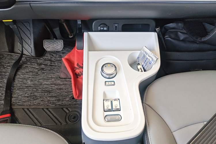 Used CHANGAN NEVO Lumin 2022 210km Sweet Edition Gear Lever
