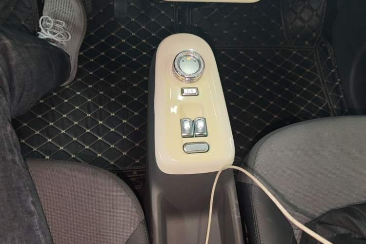 Used CHANGAN NEVO Lumin 2022 210km Sweet Edition Gear Lever