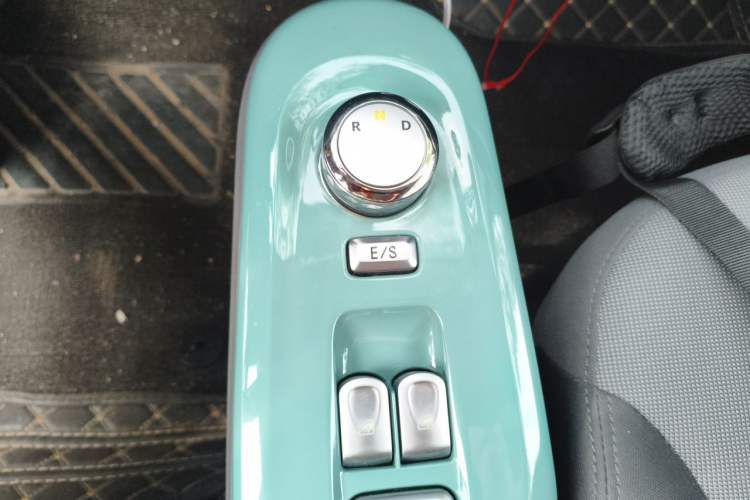 Used CHANGAN NEVO Lumin 2022 155 km – Refreshingly Sweet Edition Gear Lever