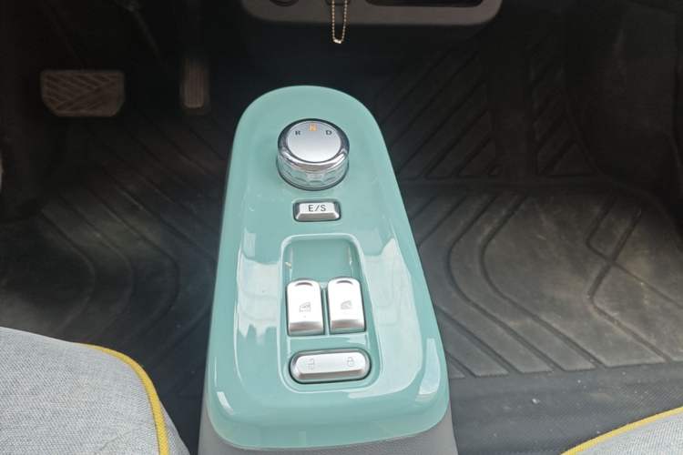 Used CHANGAN NEVO Lumin 2022 210km Sweet Edition Gear Lever