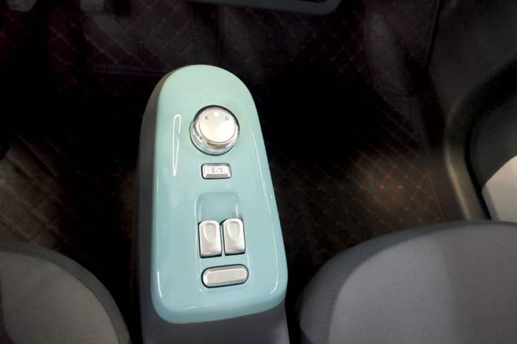 Used CHANGAN NEVO Lumin 2022 155 km – Refreshingly Sweet Edition Gear Lever