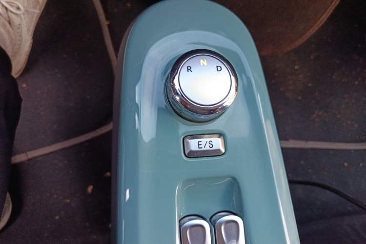 Used CHANGAN NEVO Lumin 2022 210km Sweet Edition Gear Lever