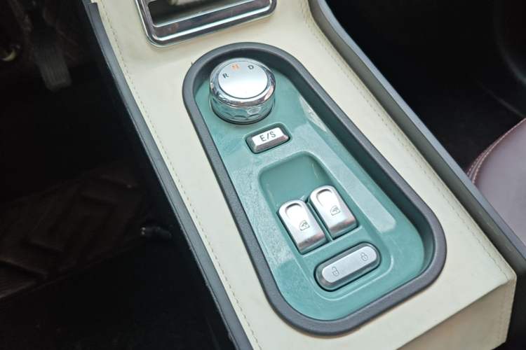 Used CHANGAN NEVO Lumin 2022 210km Sweet Edition Gear Lever
