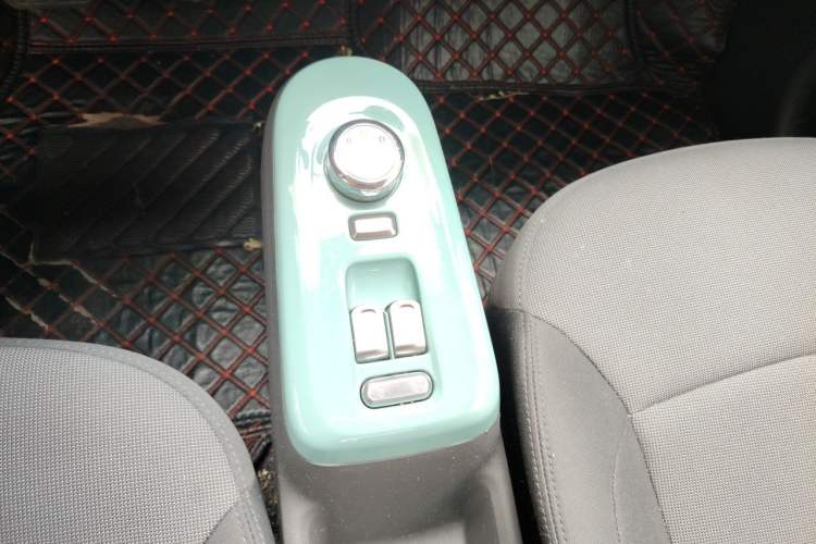 Used CHANGAN NEVO Lumin 2022 155 km – Refreshingly Sweet Edition Gear Lever