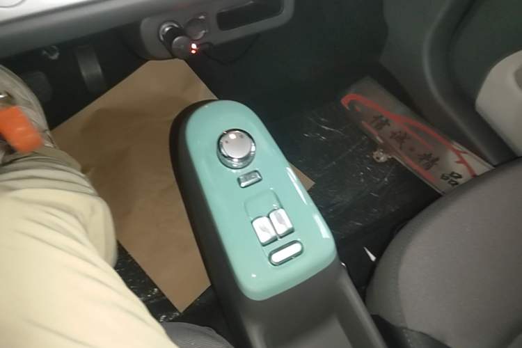 Used CHANGAN NEVO Lumin 2022 155 km – Refreshingly Sweet Edition Gear Lever